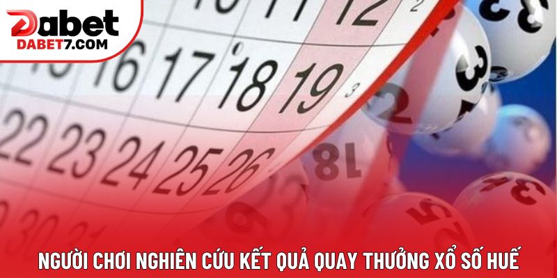 Người chơi nghiên cứu kết quả quay thưởng xổ số huế